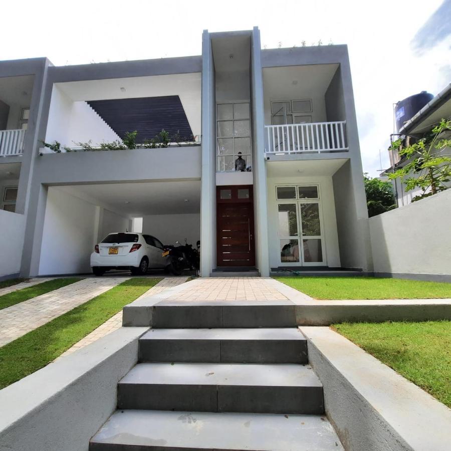 Oesis - Stylish Villa Steps From Historic Galle Fort Exterior photo