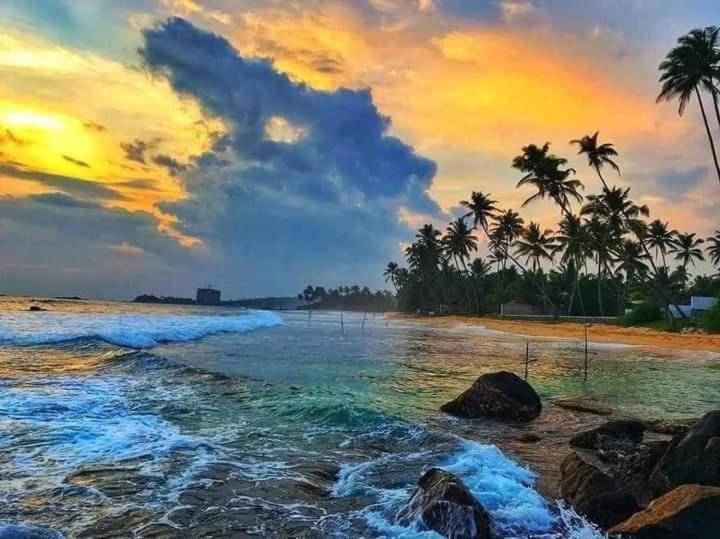 Oesis - Stylish Villa Steps From Historic Galle Fort Exterior photo