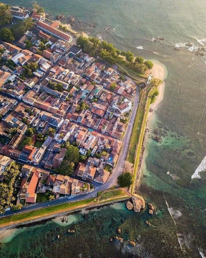 Oesis - Stylish Villa Steps From Historic Galle Fort Exterior photo