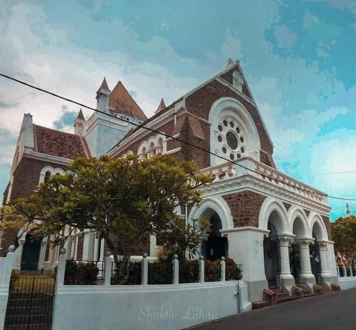 Oesis - Stylish Villa Steps From Historic Galle Fort Exterior photo